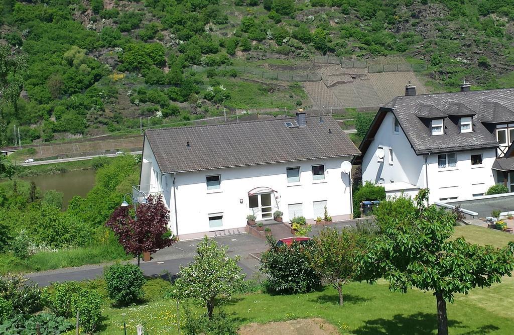 Haus Flora - Ferienwohnungen Cochem Luaran gambar